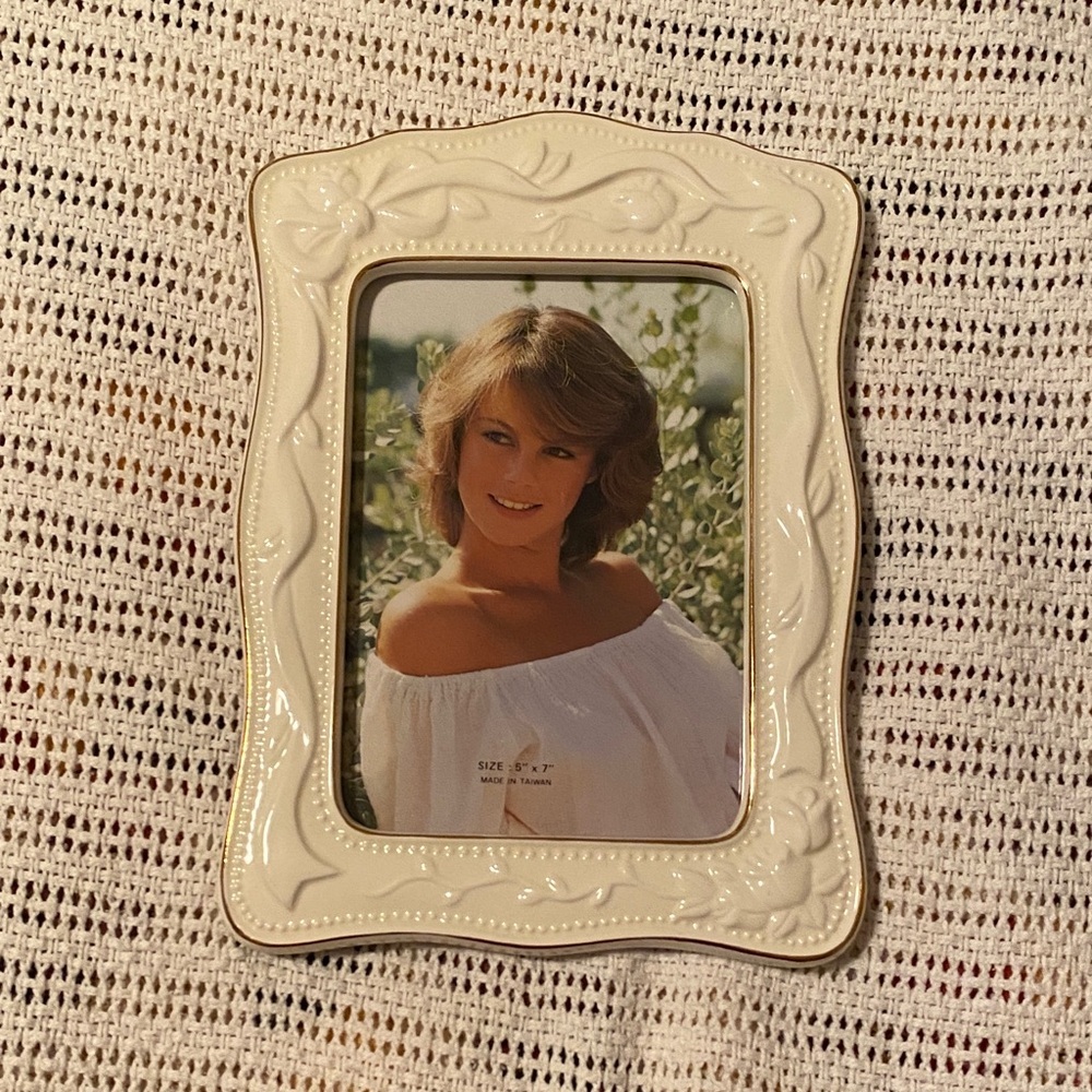 Elegant Cream Photo Frame